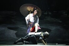 「劇団☆新感線『髑髏城の七人』Season月」“下弦の月”の公演より。(c)2017『髑髏城の七人』月／TBS・ヴィレッヂ・劇団☆新感線（撮影：田中亜紀）