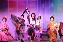 「劇団☆新感線『髑髏城の七人』Season月」“下弦の月”の公演より。(c)2017『髑髏城の七人』月／TBS・ヴィレッヂ・劇団☆新感線（撮影：田中亜紀）