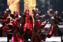 「劇団☆新感線『髑髏城の七人』Season月」“下弦の月”の公演より。(c)2017『髑髏城の七人』月／TBS・ヴィレッヂ・劇団☆新感線（撮影：田中亜紀）