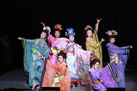 「劇団☆新感線『髑髏城の七人』Season月」“下弦の月”の公演より。(c)2017『髑髏城の七人』月／TBS・ヴィレッヂ・劇団☆新感線（撮影：田中亜紀）