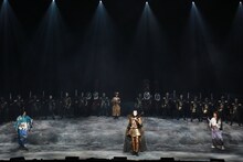 「劇団☆新感線『髑髏城の七人』Season月」“下弦の月”の公演より。(c)2017『髑髏城の七人』月／TBS・ヴィレッヂ・劇団☆新感線（撮影：田中亜紀）