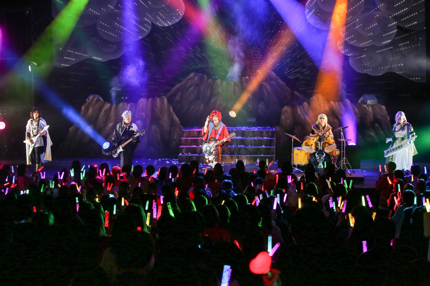 「超歌劇（ウルトラミュージカル）『幕末Rock』絶叫！熱狂！雷舞（クライマックスライブ）」大阪公演より。