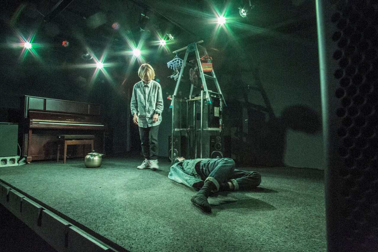 sons wo:「シティIII」より。（撮影：和久井幸一）