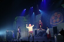 舞台「ノラガミ－神と願い－」より。(c)あだちとか・講談社／舞台「ノラガミ」製作委員会2016