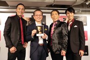 映画「TAP -THE LAST SHOW-」DVD発売記念インストアイベントの様子。左からHAMACHI、水谷豊、HIDEBOH、清水夏生。