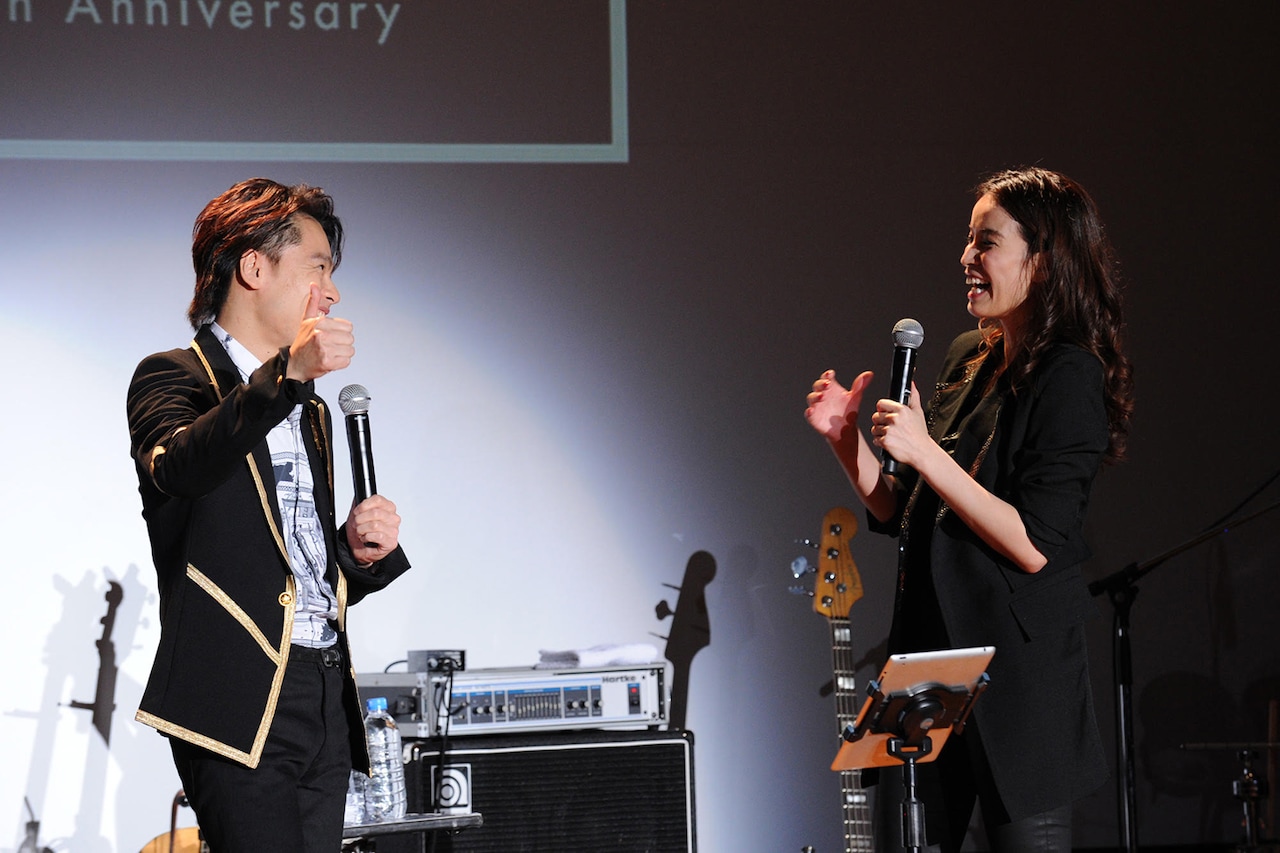 知念里奈が20周年記念コンサートで中川晃教とデュエット、夫・井上芳雄登場も