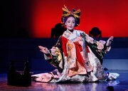 「REVUE JAPAN~GEISHA&SAMURAI」より。