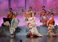 「REVUE　JAPAN～GEISHA&SAMURAI」より。