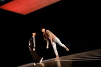 チェルフィッチュ「『三月の5日間』リクリエーション」より。（撮影：前澤秀登）