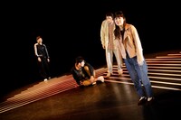 チェルフィッチュ「『三月の5日間』リクリエーション」より。（撮影：前澤秀登）