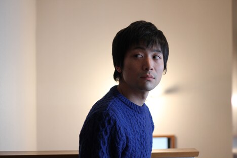 ガレキの太鼓「リアル一軒家、のぞき放題。」より、海老根理。