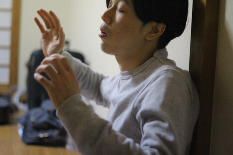 ガレキの太鼓「リアル一軒家、のぞき放題。」より、小林樹。