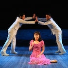 鏡がモチーフのファンタジー「かがみのかなたはたなかのなかに」開幕