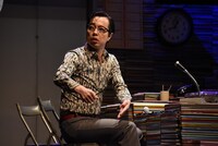 小松利昌演じる倉本洋二郎。