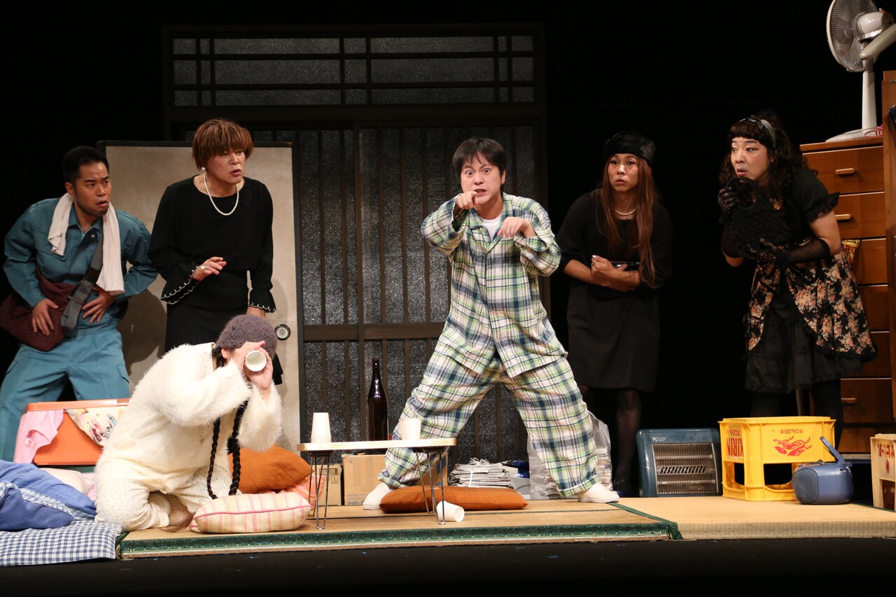 後半のストーリーを大幅リメイク、南河内万歳一座「びっくり仰天街」再演