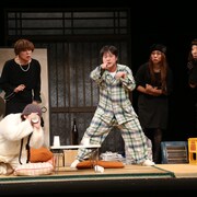 後半のストーリーを大幅リメイク、南河内万歳一座「びっくり仰天街」再演