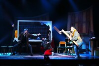 OFFICE SHIKA REBORN「パレード旅団」より。（撮影：和田咲子）