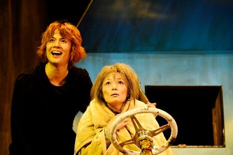 世田谷パブリックシアター+兵庫県立芸術文化センター「ペール・ギュント」より。（撮影：細野晋司）