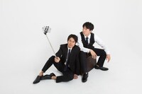 十七戦地 #10「ジ・アース～2017戦地への道～」ビジュアル。左から北川義彦、柳澤有毅。（撮影：伊原正浩）