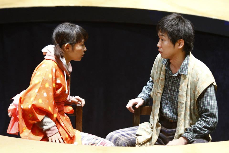 2013年上演「クママーク～隈膜下蜘蛛真赤熊野千年真悪乃生意気～」より。