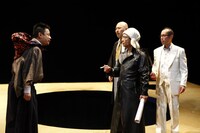 2013年上演「クママーク～隈膜下蜘蛛真赤熊野千年真悪乃生意気～」より。