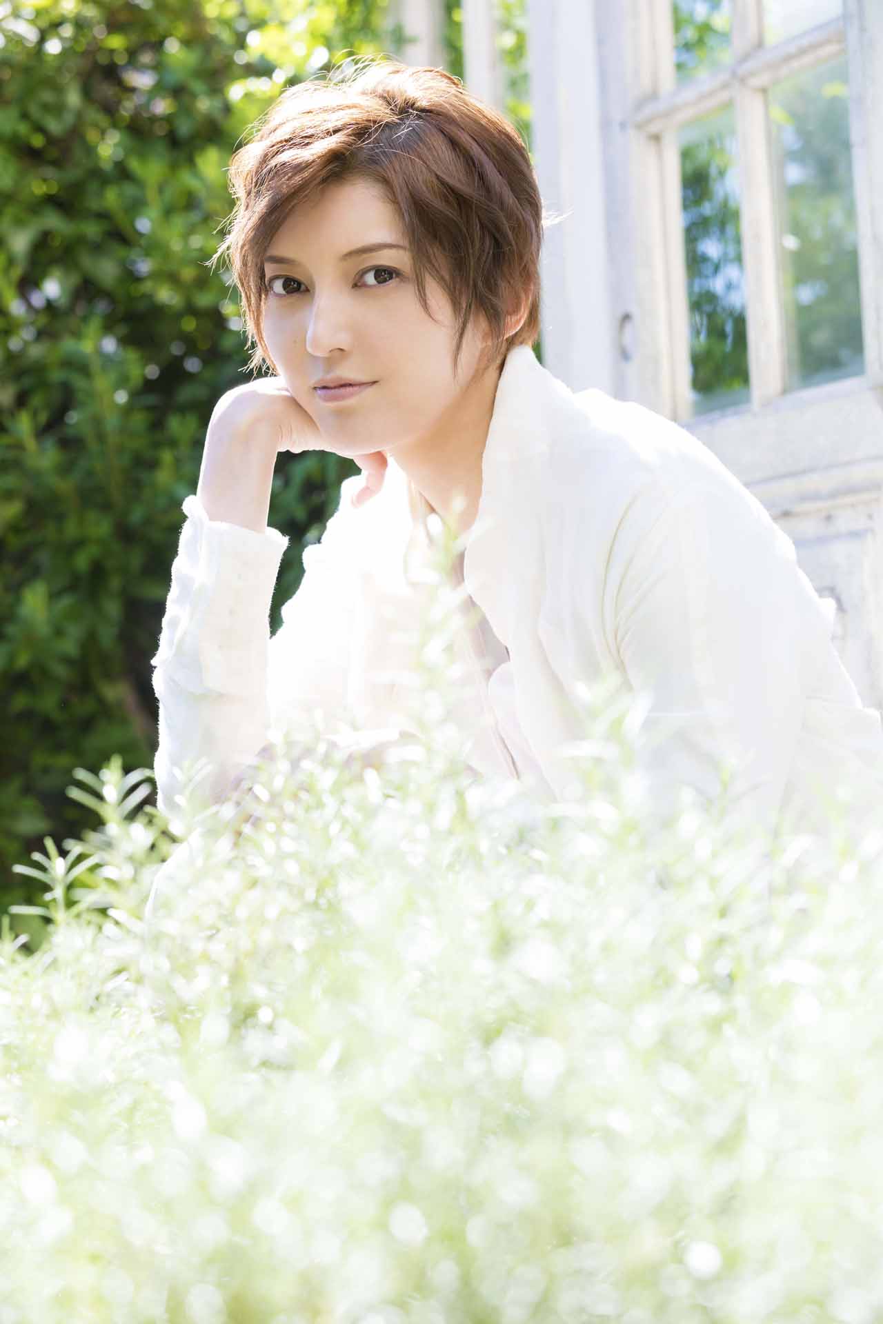 朝夏まなと