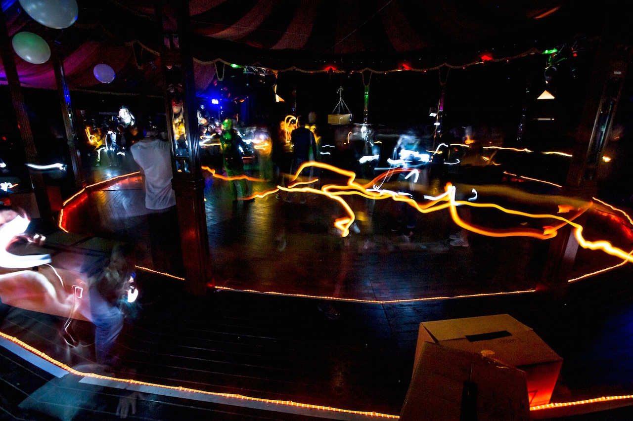 タニノクロウ×カスパー・ピヒナーの「MOTHER」が東京へ