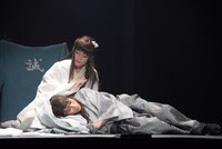 BSP（ブルーシャトルプロデュース）「『新選組』宵ノ章」ゲネプロより。左から石田直也演じるあかり、鐘ヶ江洸演じる沖田総司。