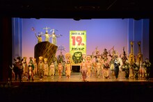 劇団四季 ミュージカル「ライオンキング」東京公演19周年特別カーテンコールの様子。