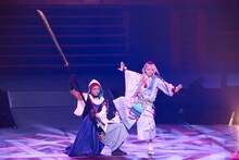 左から佐伯大地演じる岩融、大平峻也演じる今剣。