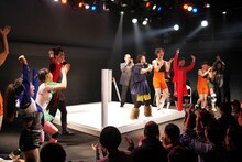 劇団子供鉅人「チョップ、ギロチン、垂直落下」より。