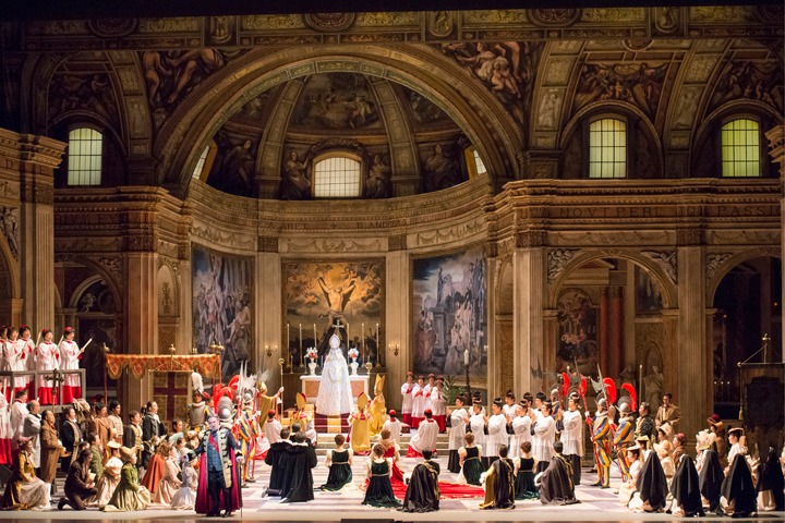 新国立劇場「トスカ」2015年公演より。 （撮影：寺司正彦、提供：新国立劇場）