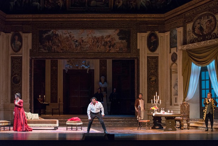 新国立劇場「トスカ」2015年公演より。 （撮影：寺司正彦、提供：新国立劇場）