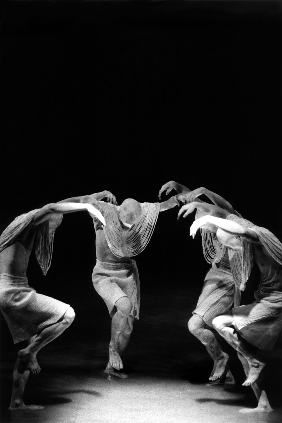 山海塾「卵を立てることから―卵熱」リ・クリエーション版を初演