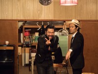 財団、江本純子vol.10＋Theater箱舟「あなたはわたしのシネマなの」より。（Photo:Hikari Mimura）