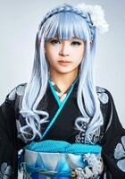 あかり演じるマユミ。