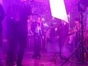 「ダンスが僕の恋人」MV撮影現場より、MIKEY。