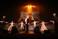 「STAGE FES 2017」より、「王室教師ハイネ -THE MUSICAL-」のキャストによるパフォーマンスの様子。