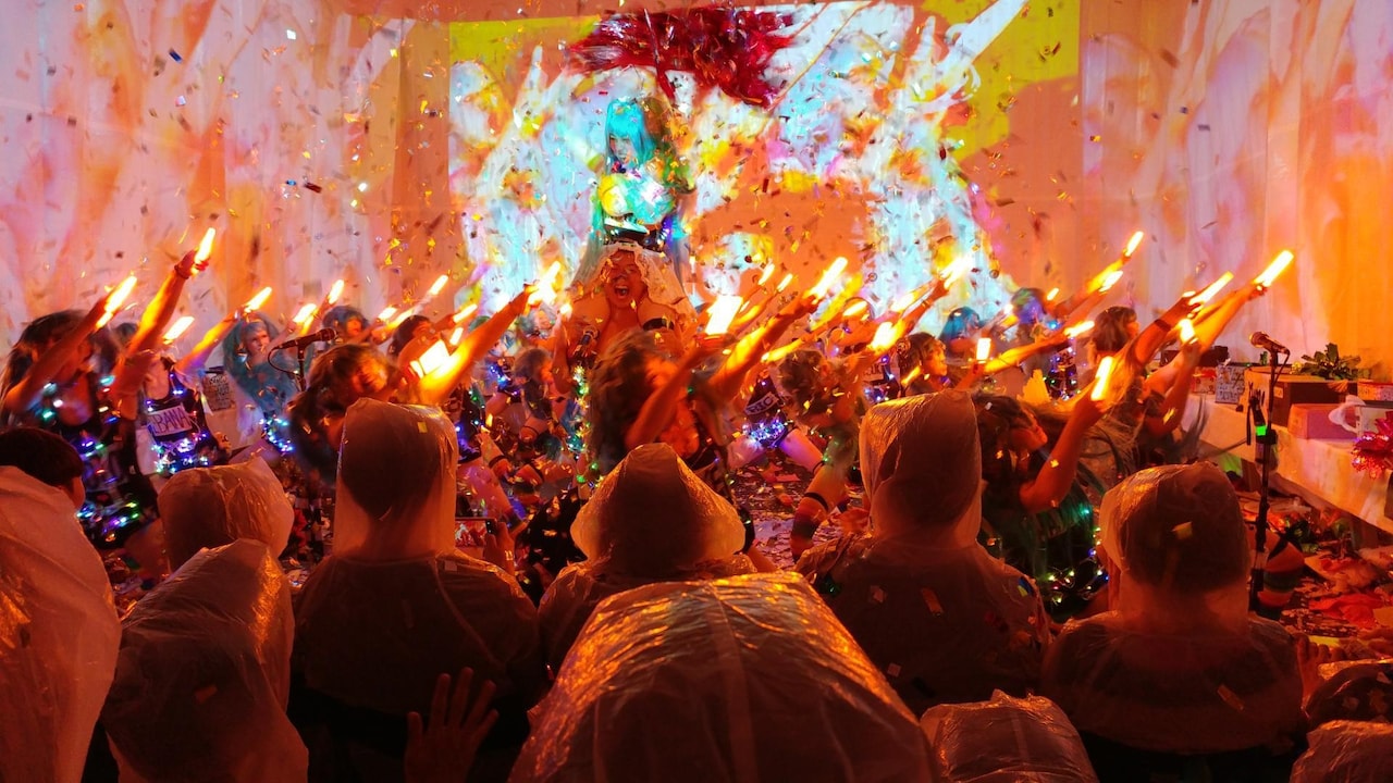 革命アイドル暴走ちゃん「萌え萌え▽ハリケーン」TPAMとロッテルダム国際映画祭に参加