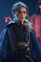 鈴木勝吾演じるマクベス。