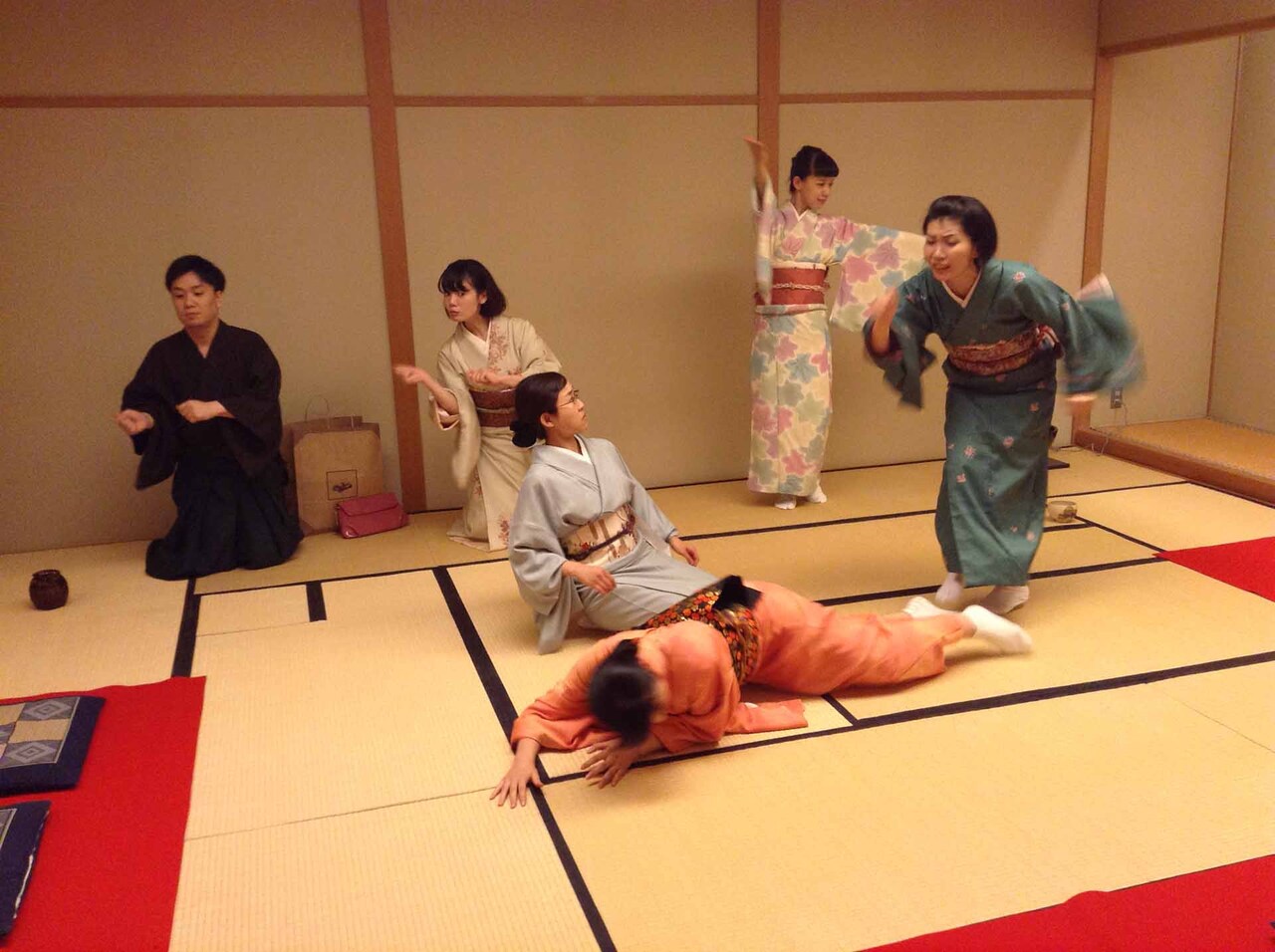 東京タンバリンわのわ「お点前ちょうだいいたします」和服着用で割引も