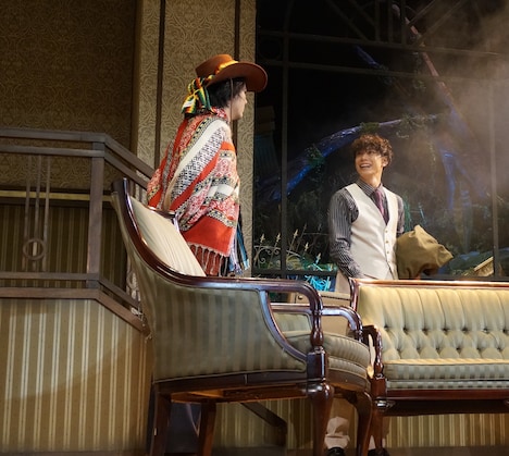 舞台「ONLY SILVER FISH」より。