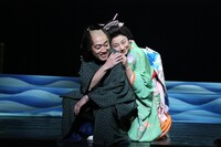 シス・カンパニー公演「近松心中物語」より。（撮影：宮川舞子）