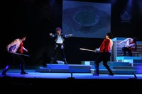 「イケメン革命◆アリスと恋の魔法 THE STAGE Episode 黒のエース フェンリル＝ゴッドスピード」より。