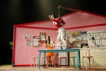 ロロ vol.14「マジカル肉じゃがファミリーツアー」ゲネプロより。（撮影：三上ナツコ）