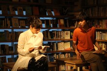 左から清水くるみ、橋本淳。