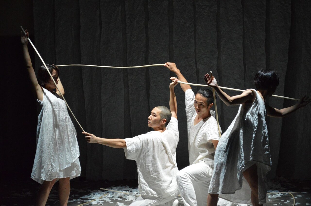 和紙・ダンス・演劇のコラボレーション「風の強い日に」横浜で再演