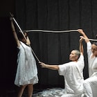 和紙・ダンス・演劇のコラボレーション「風の強い日に」横浜で再演