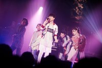「山崎育三郎 LIVE TOUR 2018 ～keep in touch～」より。（撮影：川嶋謙吾 田中聖太郎写真事務所）