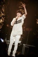 「山崎育三郎 LIVE TOUR 2018 ～keep in touch～」より。（撮影：川嶋謙吾 田中聖太郎写真事務所）